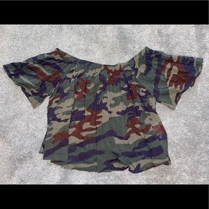 Off the Shoulder Camouflage Flowy Shirt — Forever 21 — size M
